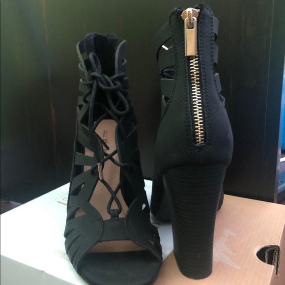 Black block heels - Picture 3 of 4